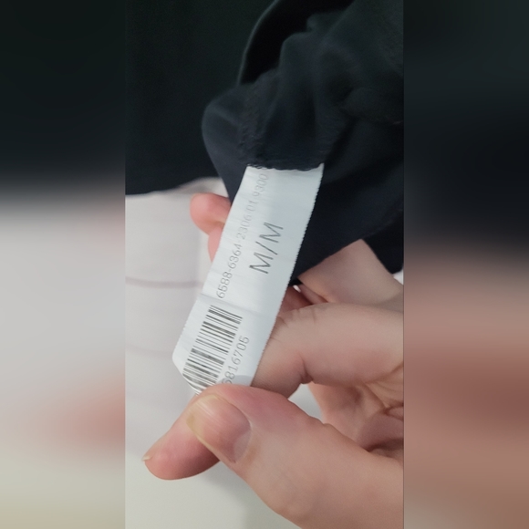 Euc Barbie spellout graphic tshirt size M - Picture 6 of 6